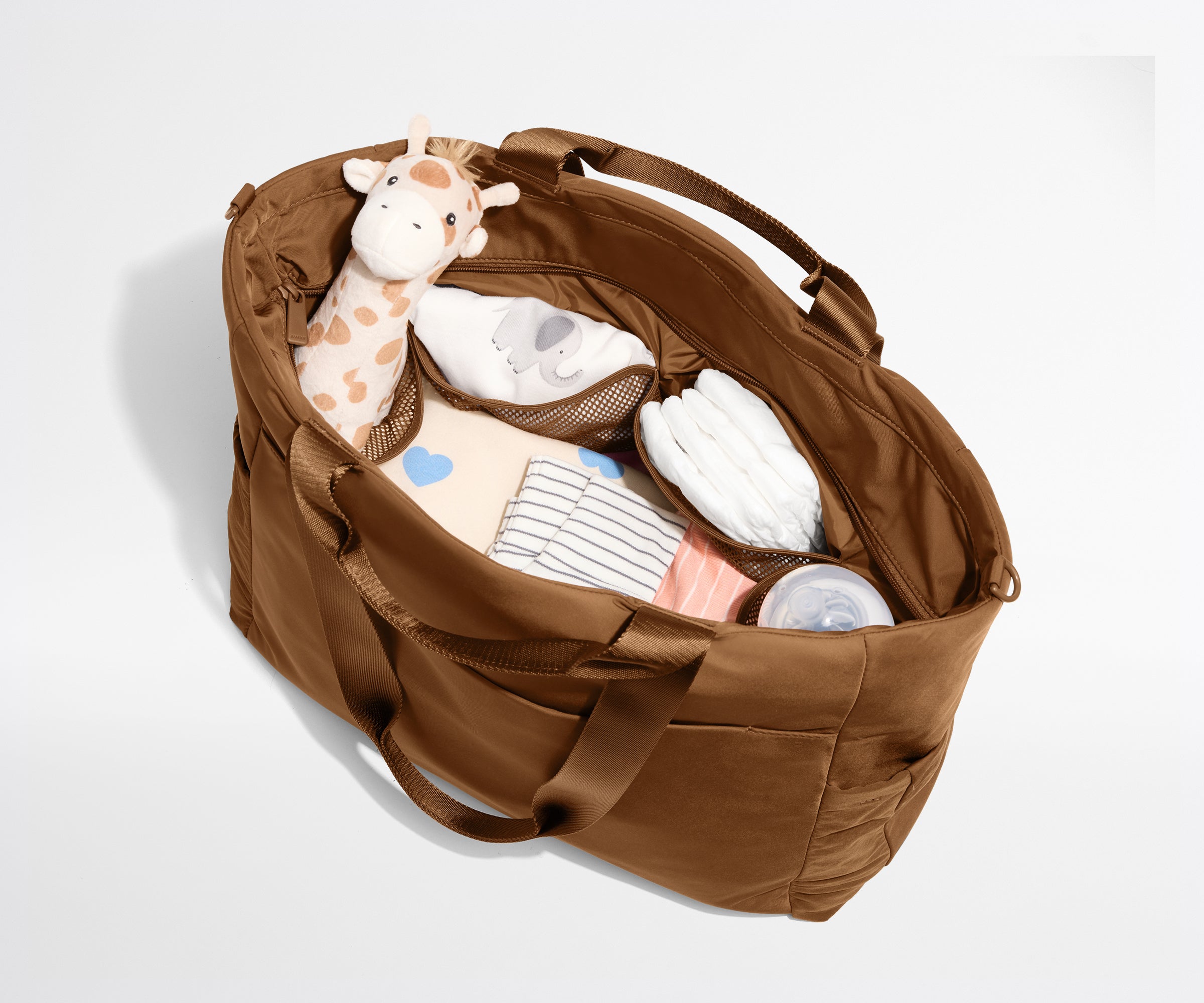 PDP_Featherlight_Diaper_Tote_Amaro_06_a89c7156-93e8-45dd-8f26-09be67f6b075.jpg