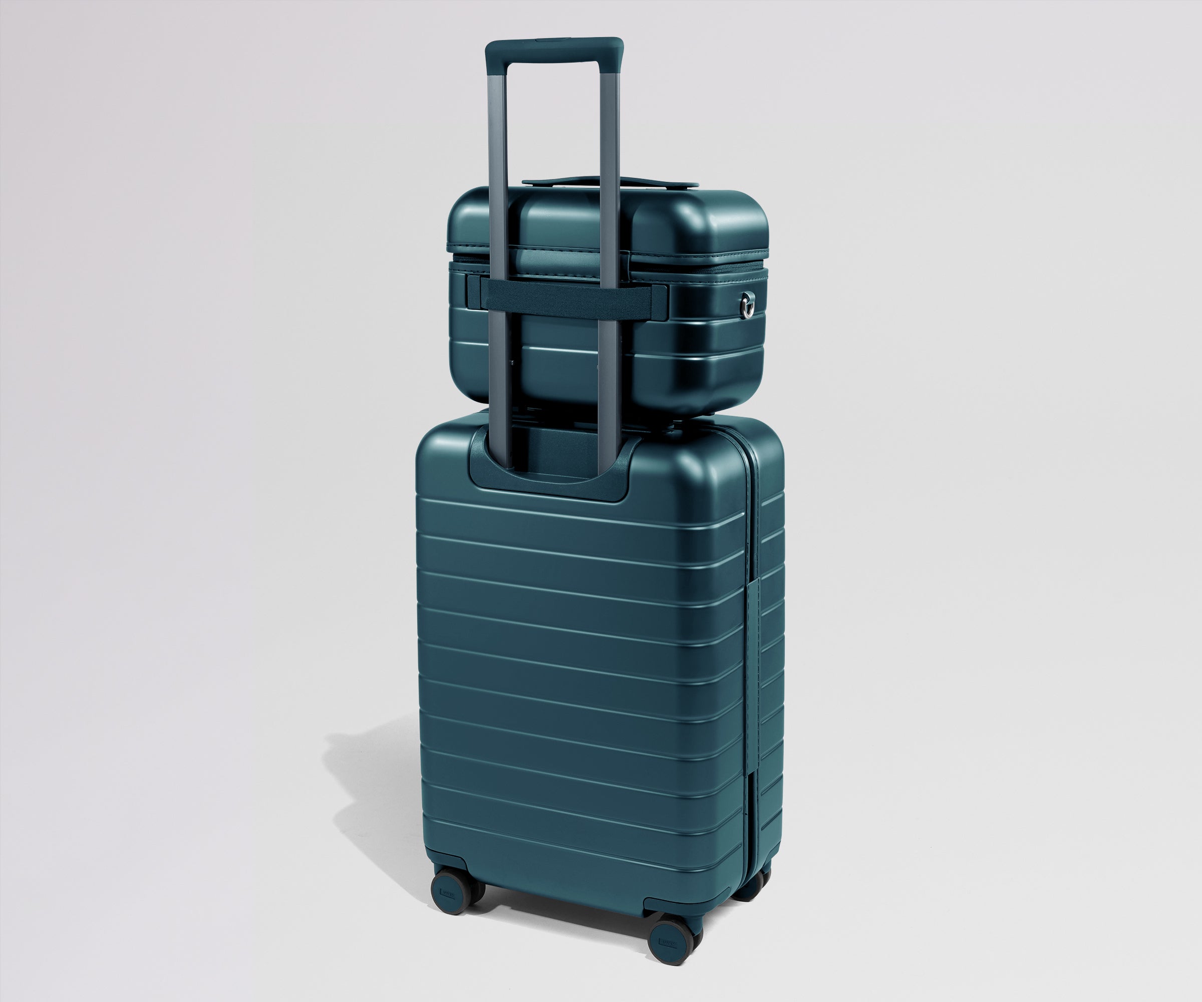 PDP_Holiday_TrainCase_Teal_04.jpg